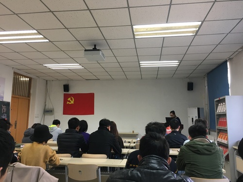 3张雨维宣读转正申请书